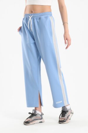 Classic slit sweatpants in baby blue