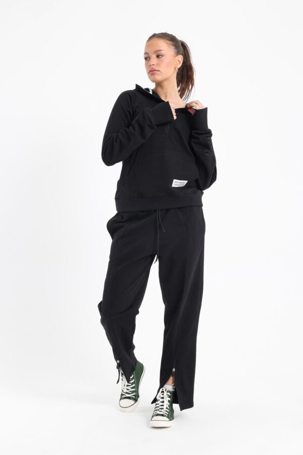 Chill oversized half zipper set in black