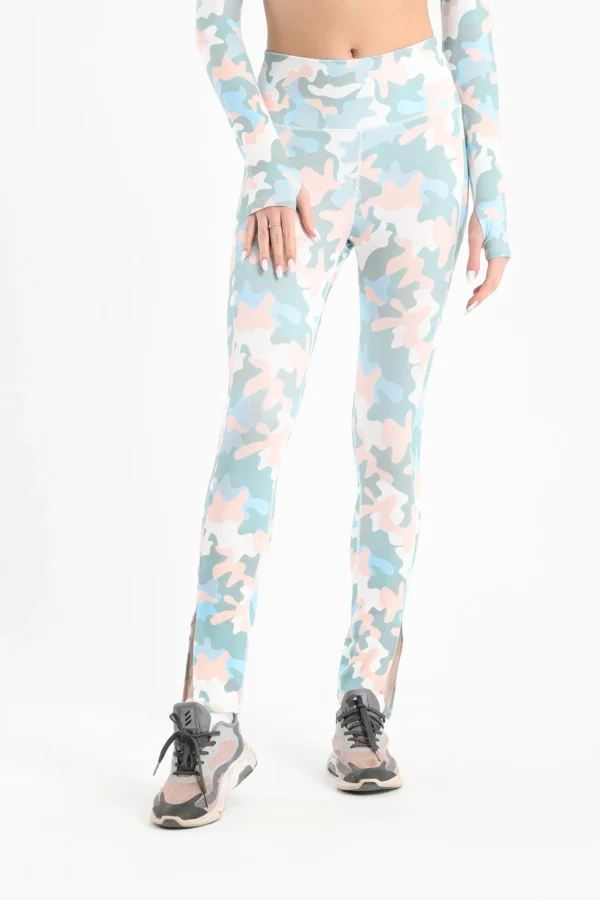 Colored camo slit printed leggings