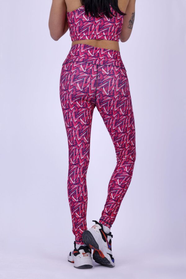 Triangles printed leggings